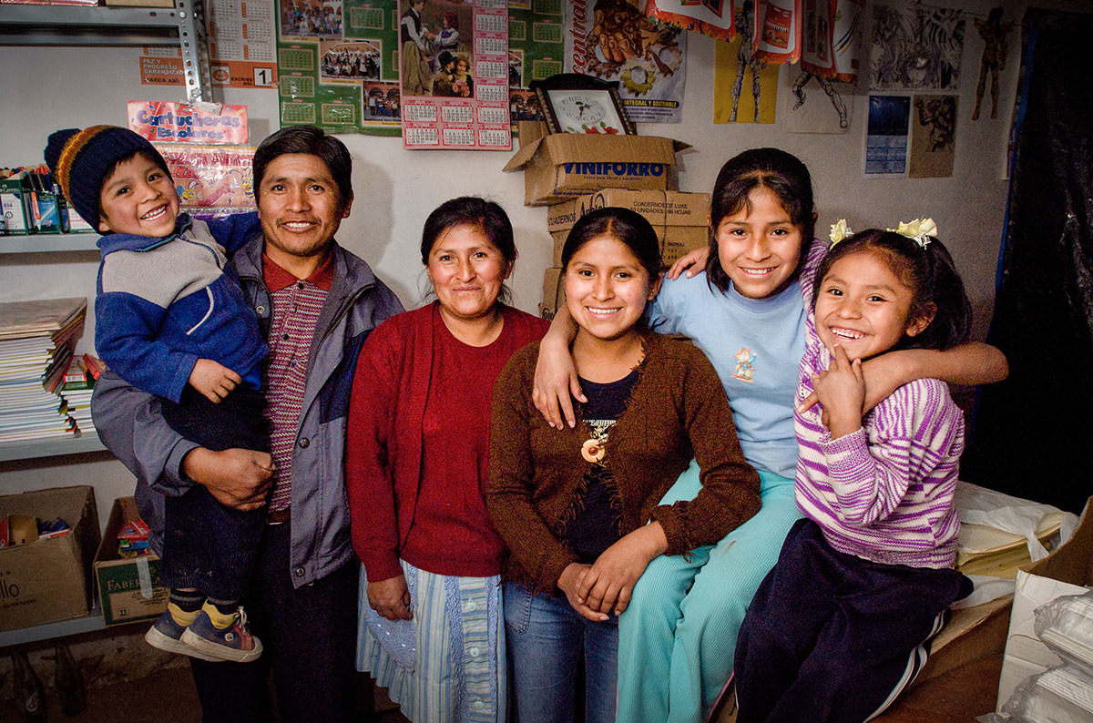 In 2007, Emiliano Perez, 44, and Gladys Condor, 38, were busy people, raising their six children and devoting nearly all their free time to volunteer leadership activities in Huanta,  their adopted home. Gladys led a mothers’ organization and taught embroidery; Emiliano was elected president of his neighborhood and served on the board of the Huanta community association.