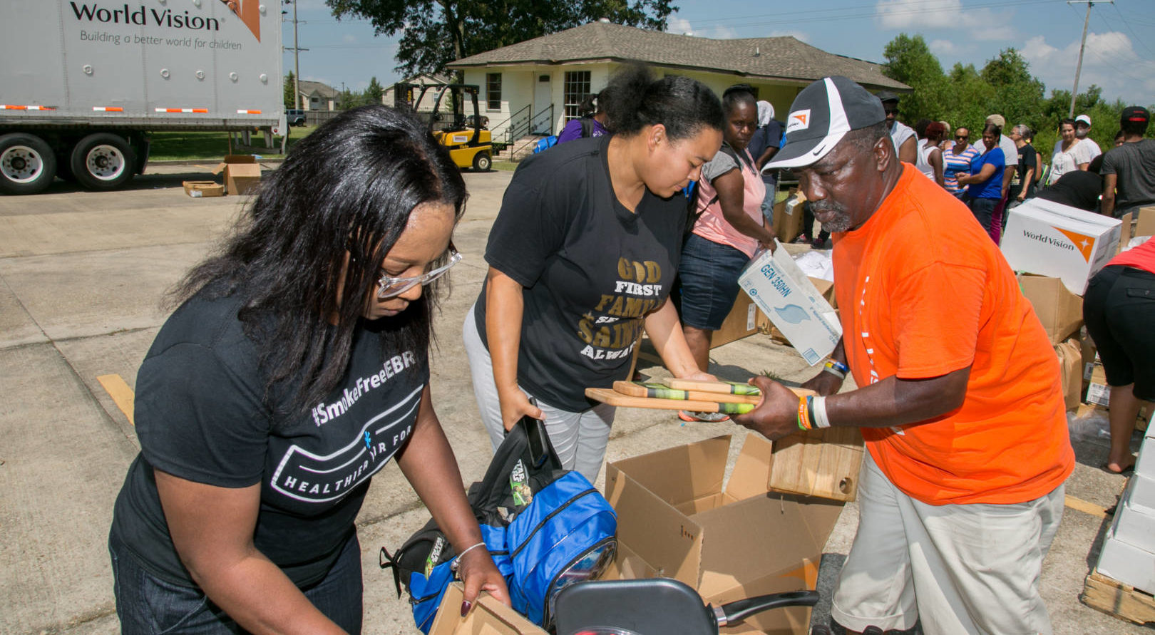 World Vision’s Antonio Evans, right, and volunteers help distribute relief supplies to local families impacted by flooding Sept. 2 at the Greater Antioch Full Gospel Baptist Church in Baton Rouge, La. (©2016 Kathy Anderson/Genesis Photos)