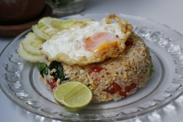 The holidays are upon us — a season of thanks, love, and spending time with family, but also of sharing food with loved ones. Learn how to make Thai fried rice — a common local dish in Thailand — and explore how food is a global language for all we share it with.