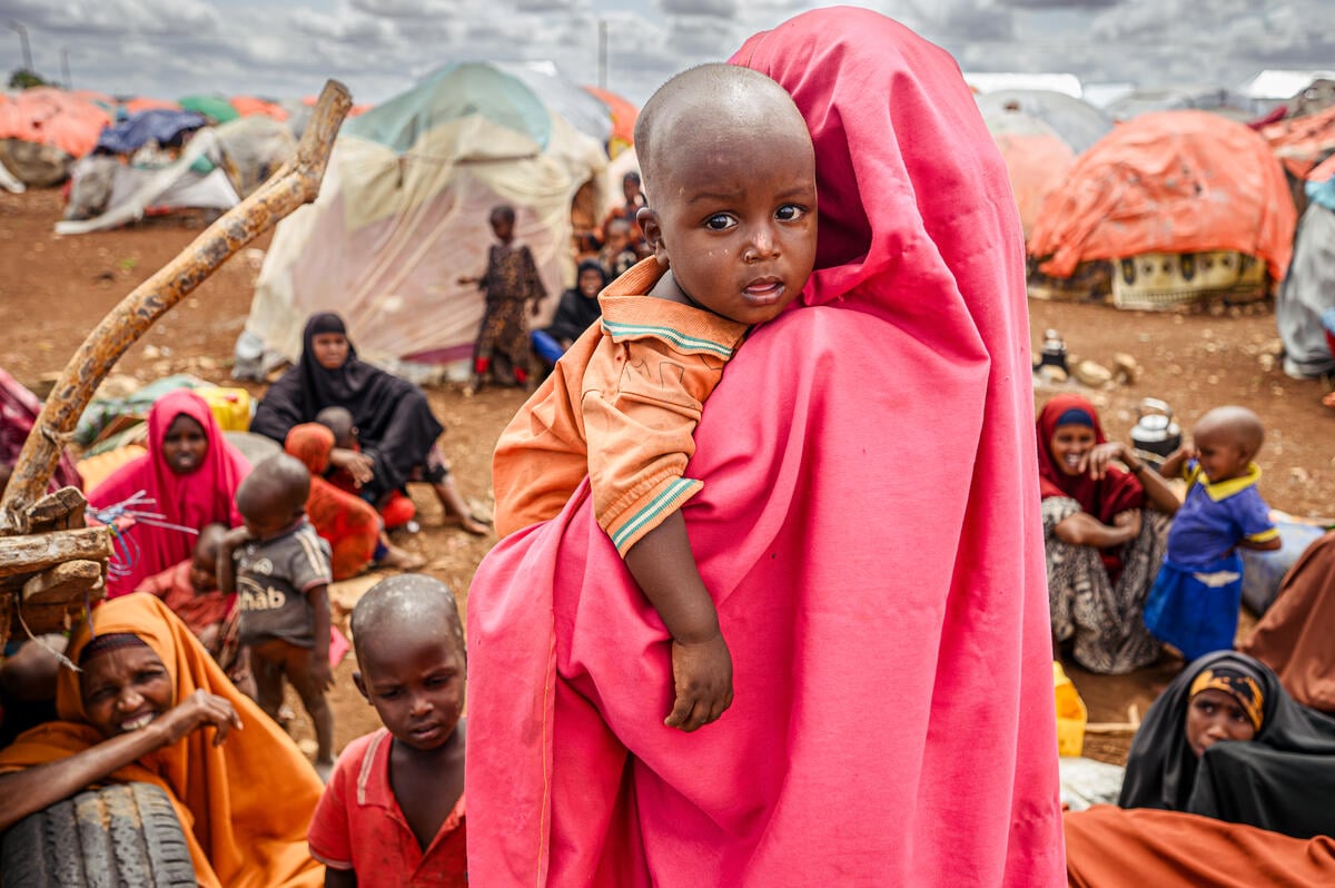 Women and children seek refuge at Beco IDP Camp Children and their mothers, recently displaced IDP families, sit among their only possessions in Beco camp, Baidoa, Somalia. ©2023 World Vision