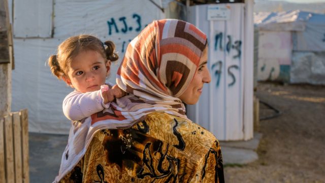 syrian mother and daughter